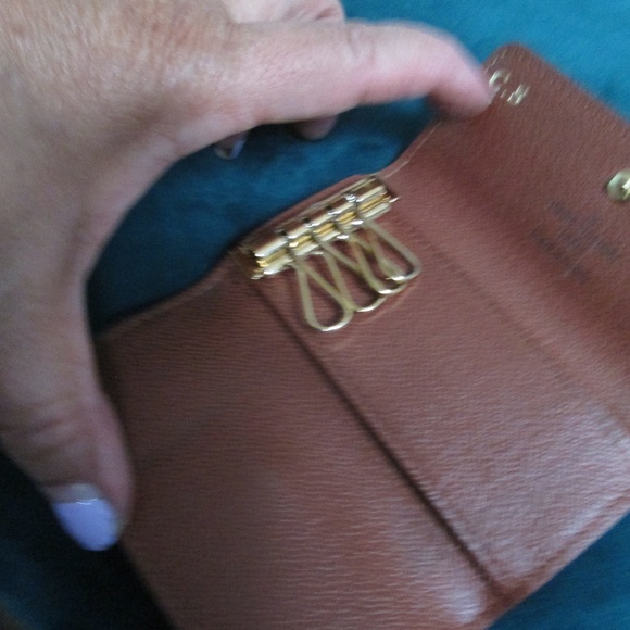 LOUIS VUITTON  Monogram 4 Key Multiples Holder - Picture 10 of 14